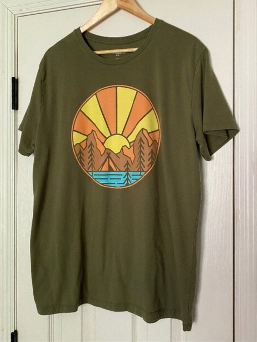 Goodfellow Olive Green Graphic Tee with Sunrise Mountain Print - Men's Size XL